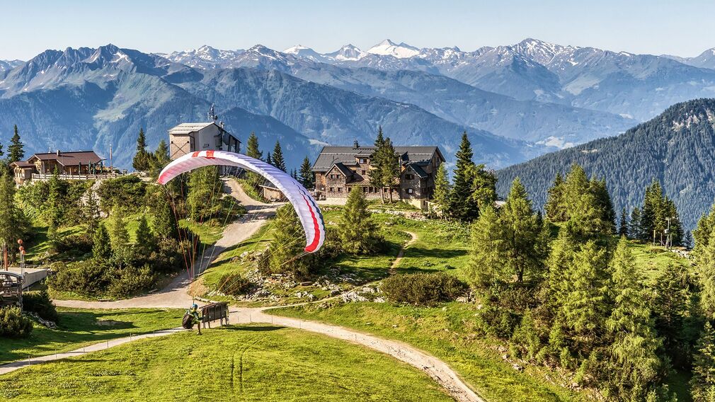 Erfurter Hütte am Rofan mit Blick zum Achensee