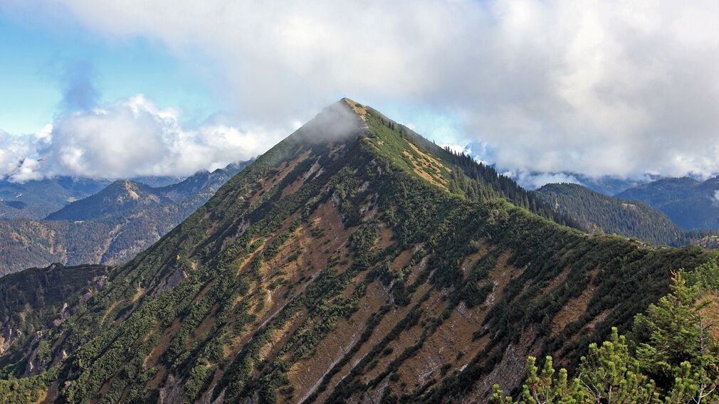 view to the two summits of the Guffert