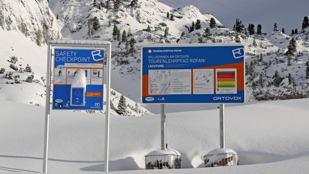 Winter sports enthusiasts can find important information about avalanches on the Rofan avalanche educational trail Rofan.