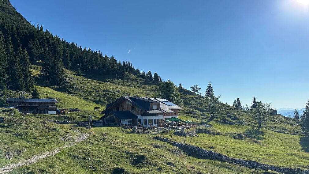 Blick zur Astenau Alpe