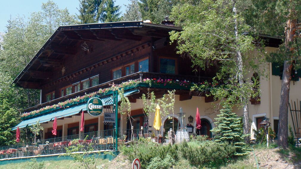 das Café Restaurant Bergkristall - oberhalb der Straße von Maurach nach Achenkirch