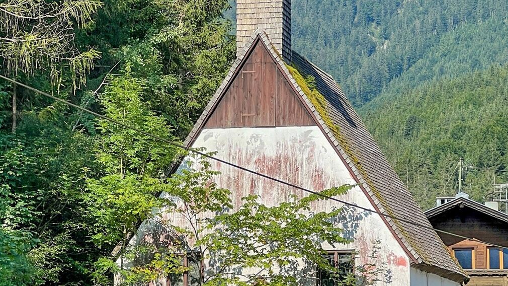 zwei Mountainbiker - unterwegs auf der Rotwandalm in Richtung Bächental und Sylvensteinstausee