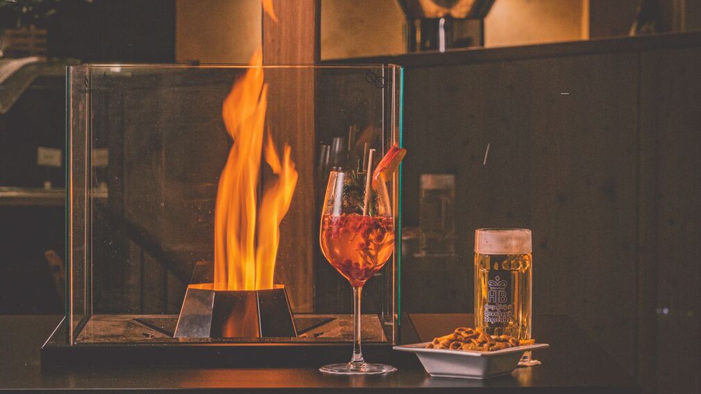 reichhaltig gedeckter Frühstückstisch im Ziho Genussreich Restaurant