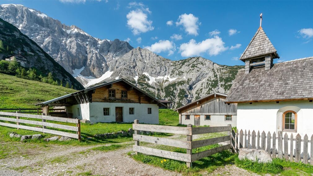 Karwendelhaus im Sommer