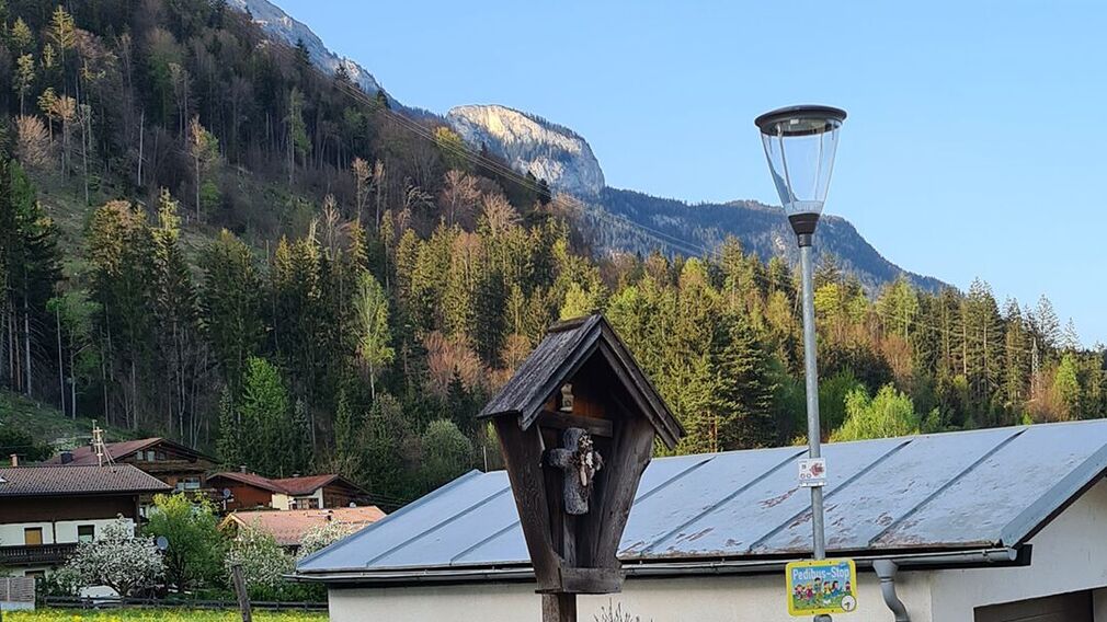 Brunnen unter Hausnummer "Erlach 209" in Wiesing