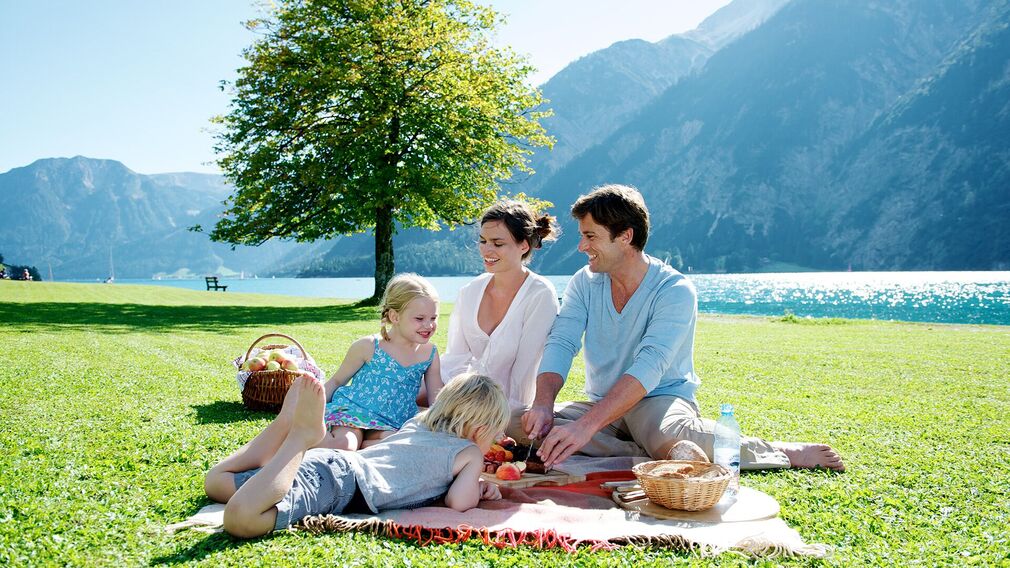 Familienbadetag in Nähe der Schiffsanlegestelle Achenseehof