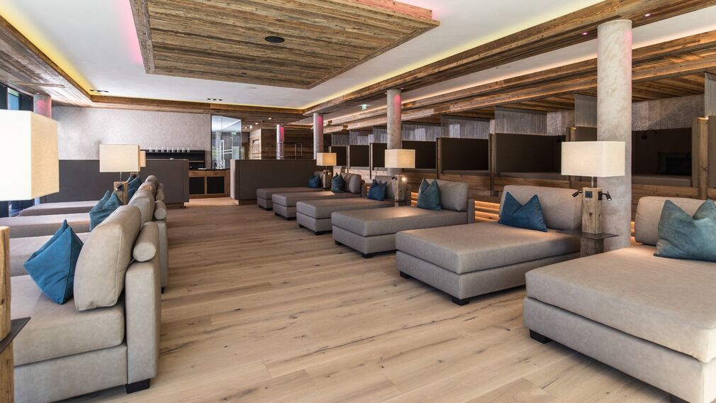 Panorama Außenpool mit Aussicht