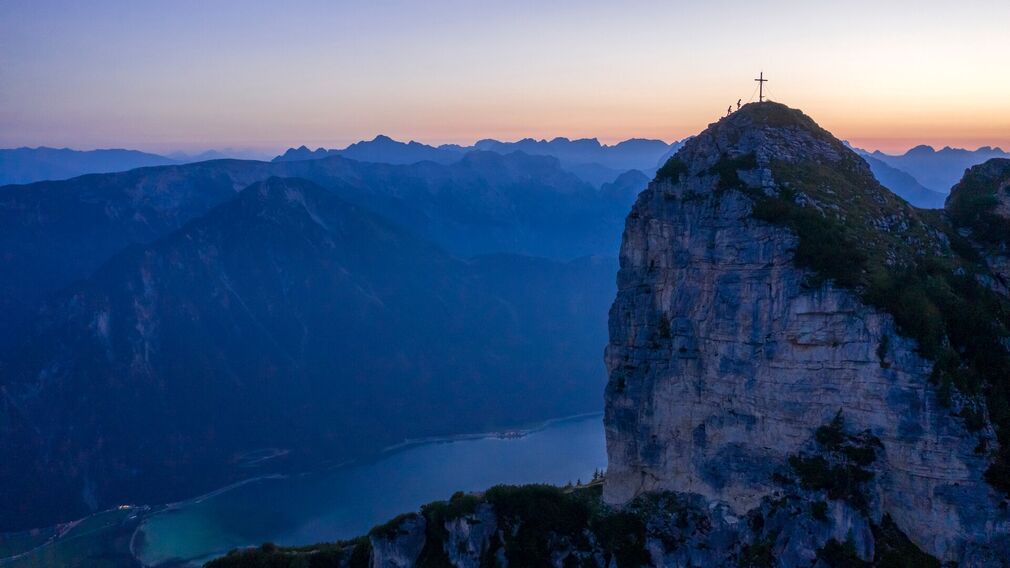 am Gipfel des  2.067 Meter hohen Rotspitz