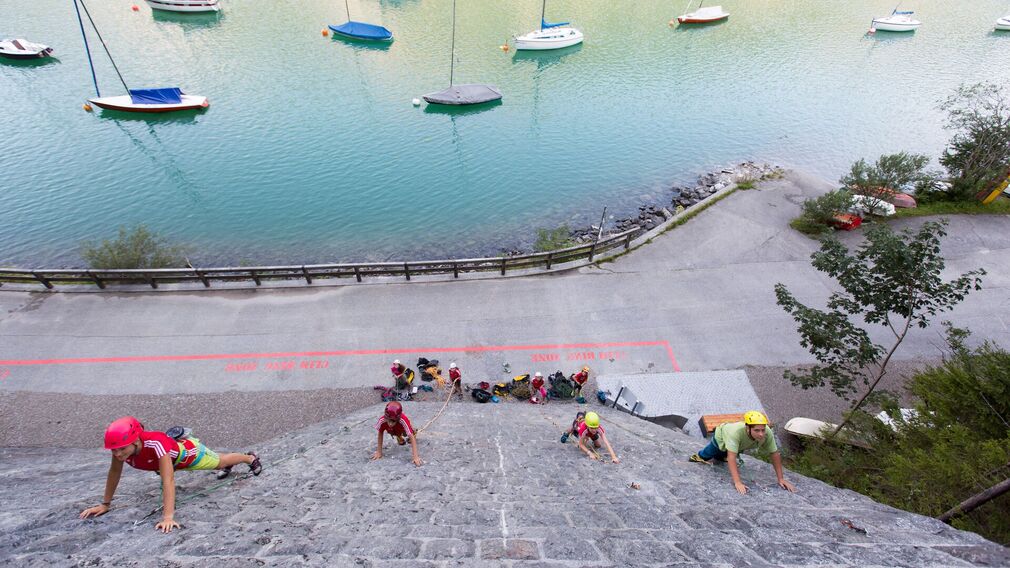 die Wandhöhe beträgt 18 Meter beim Klettergarten Achenseehof
