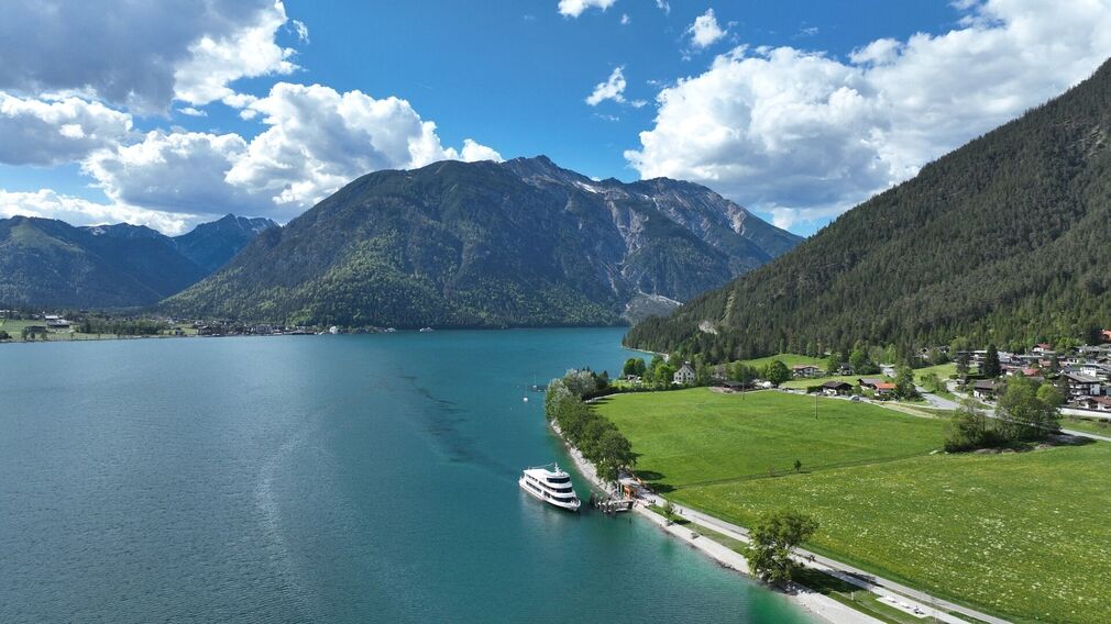 Seeabschnitt Buchau mit Schiffsanlegestelle