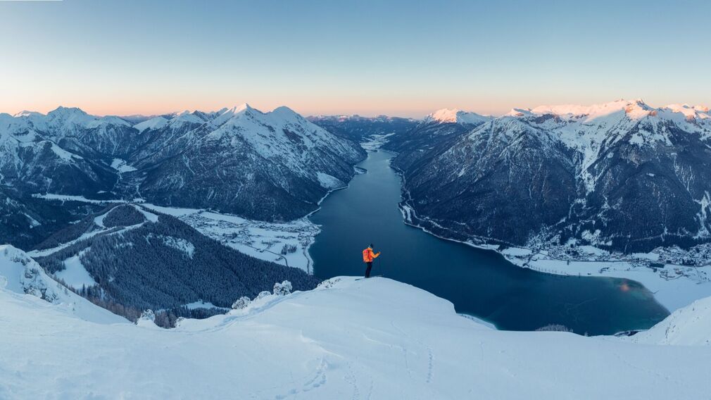 die Skitour zum Bärenkopf bietet atemberaubende Ausblicke zum Achensee und die Bergwelt rundherum