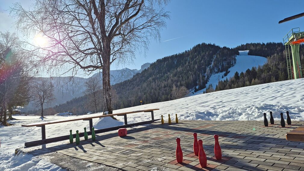 überdimensionales "Mensch ärgere dich nicht" Spiel - direkt bei der Bergstation des Rofanlift 1