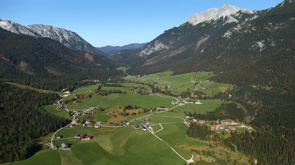 im Spätherbst - morgendlicher Blick auf Steinberg am Rofan