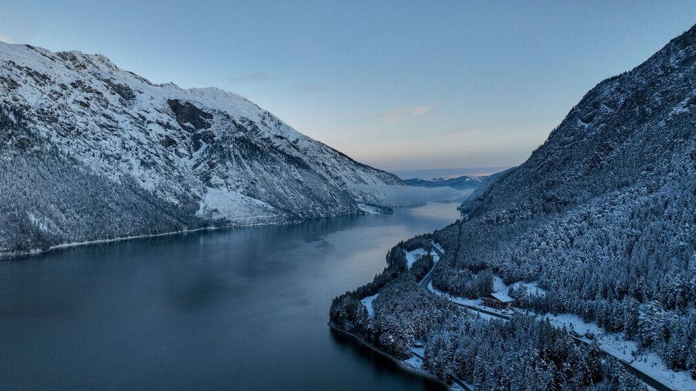 das Café Restaurant Bergkristall - oberhalb der Straße von Maurach nach Achenkirch