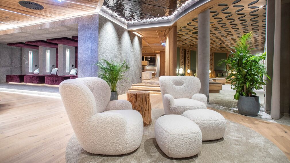 The Verwöhnhotel Kristall in Pertisau offers a wide range of massages and wellness treatments.