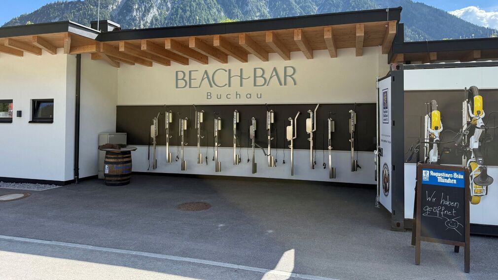 Beach Bar Buchau - rechts der Bootsverleih