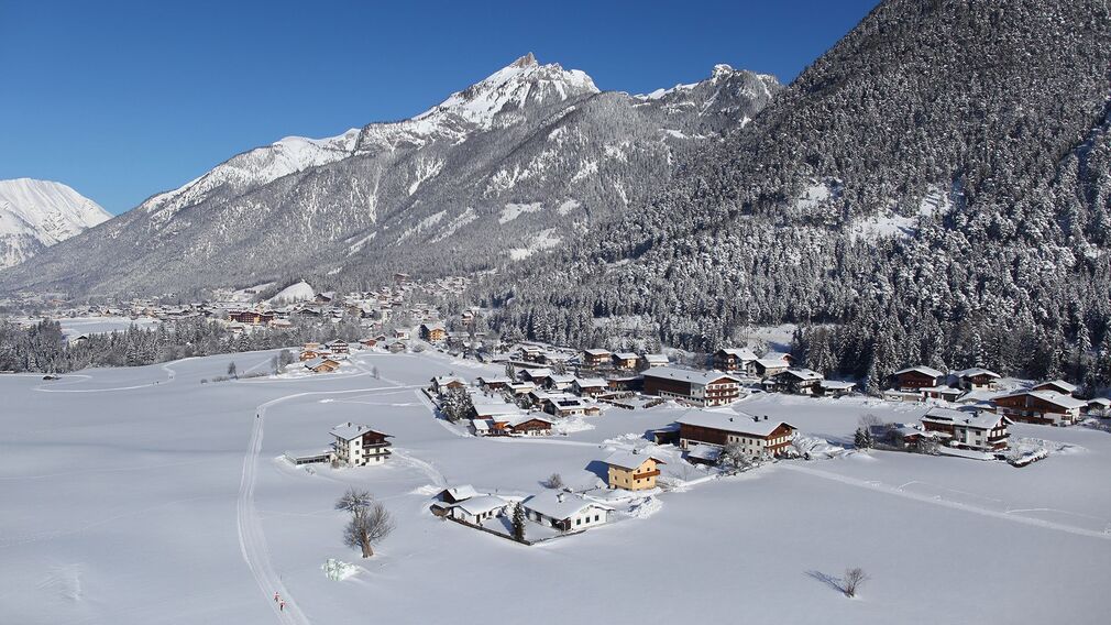 Winterwanderweg bei der St. Notburgakirche