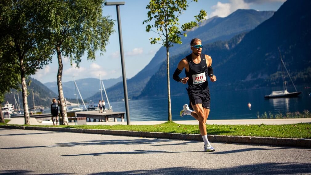 running along the lake promenade in Pertisau