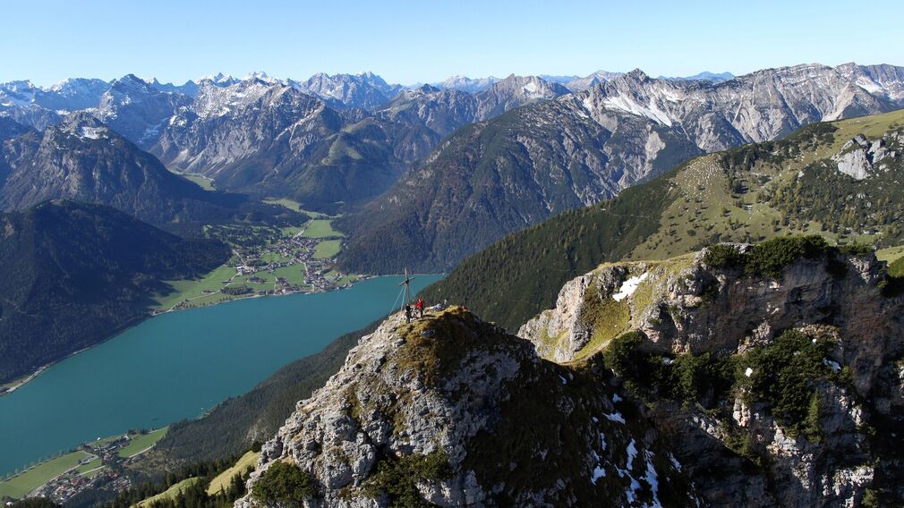 am Gipfel des  2.067 Meter hohen Rotspitz