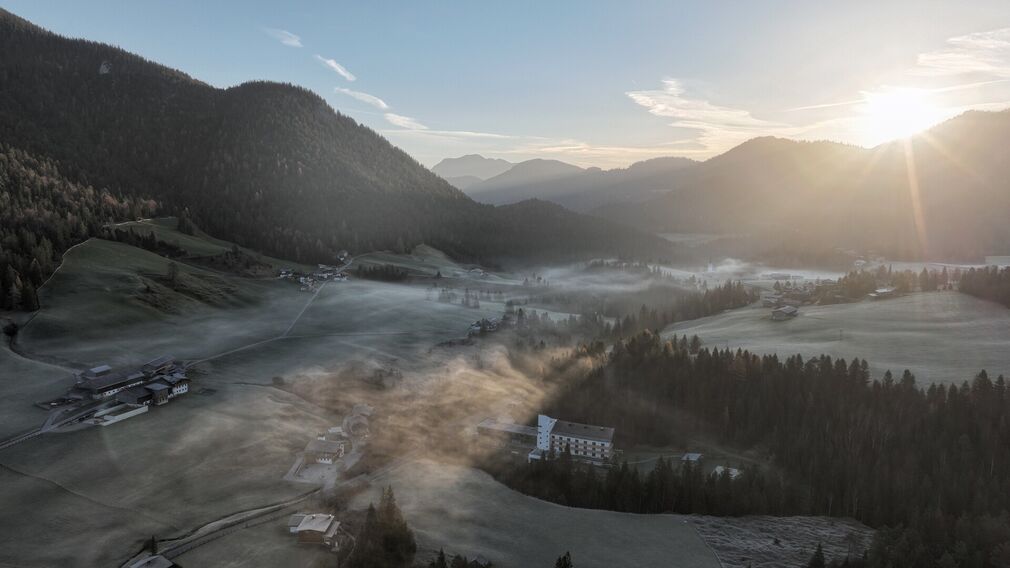 im Spätherbst - morgendlicher Blick auf Steinberg am Rofan