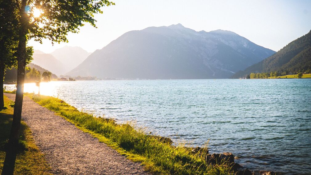 Sonnenuntergang - Wegstück nach der Schiffsanlegestelle Seespitz in Maurach