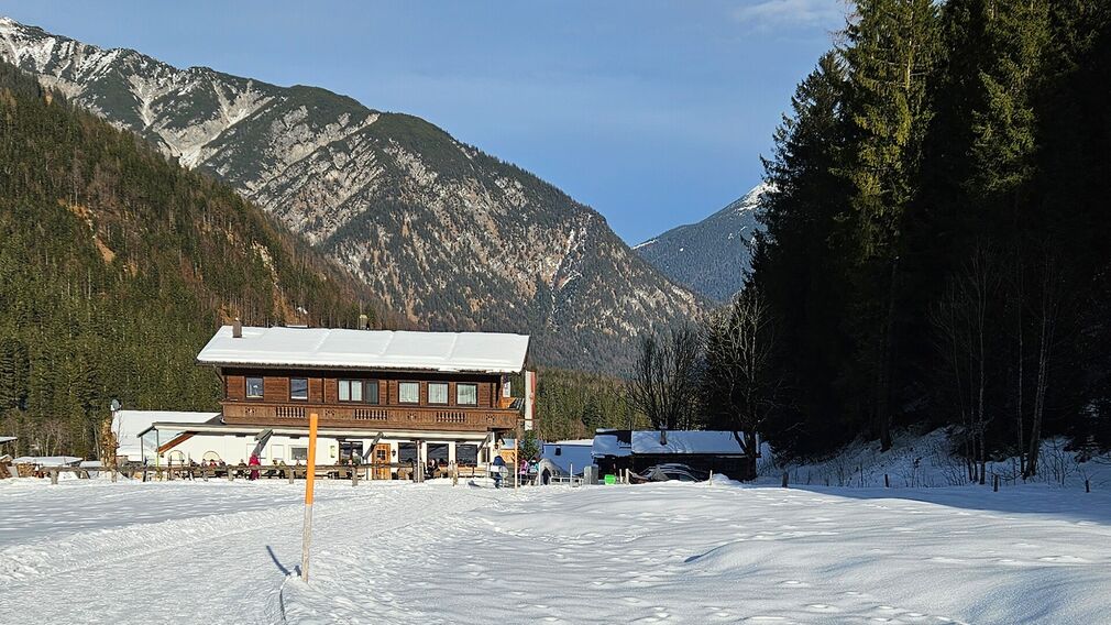 Alpengasthof Falzturn in the Falzthurntal in the Nature Park Karwendel