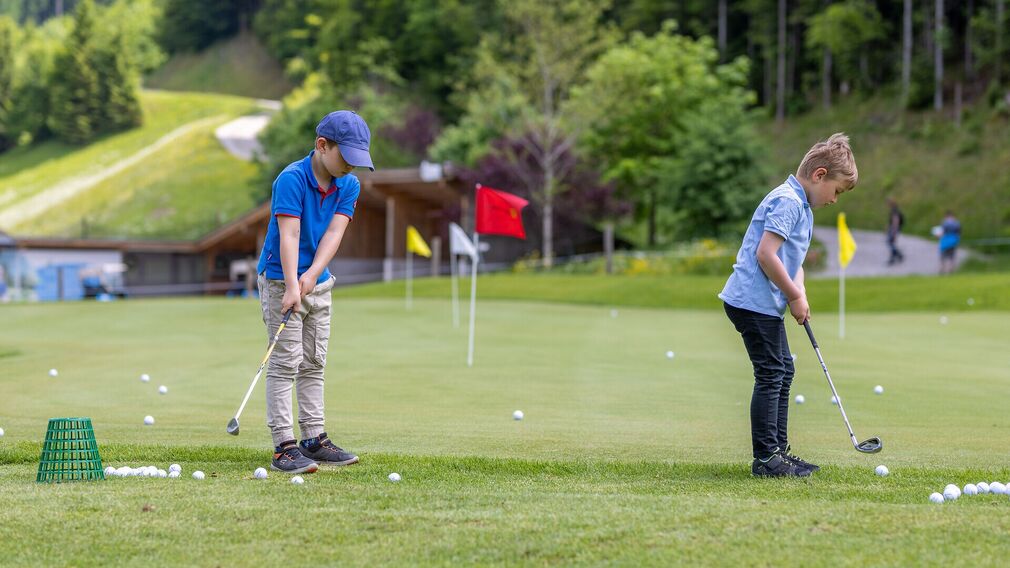 The Achensee Golf Club in Pertisau is surrounded by beautiful woodland.
