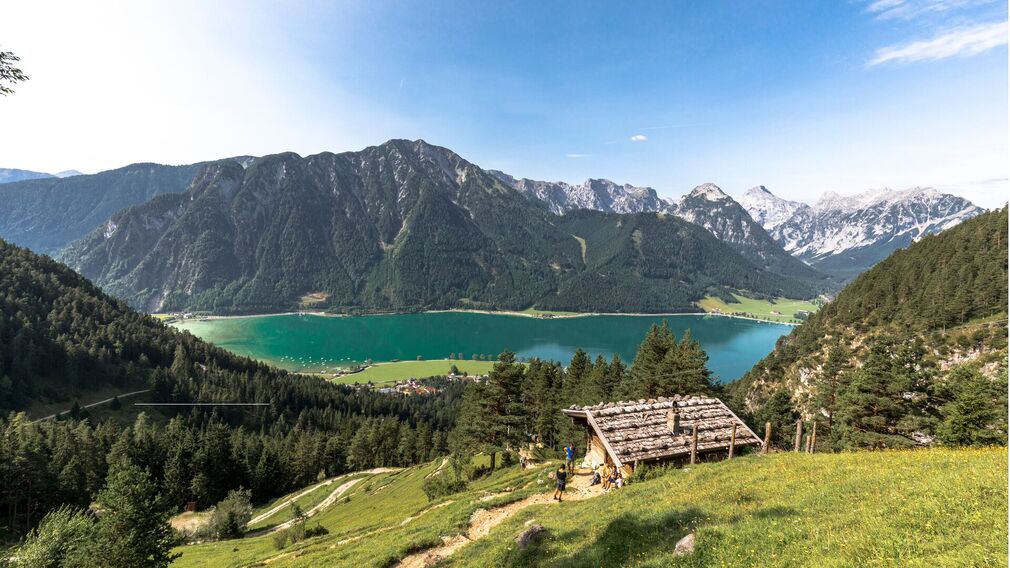 Dalfaz Alm mit Ausblick aufs Karwendel