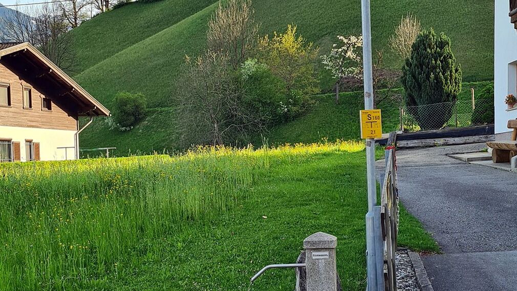 fountain at house no. "Dorf 60" in Wiesing