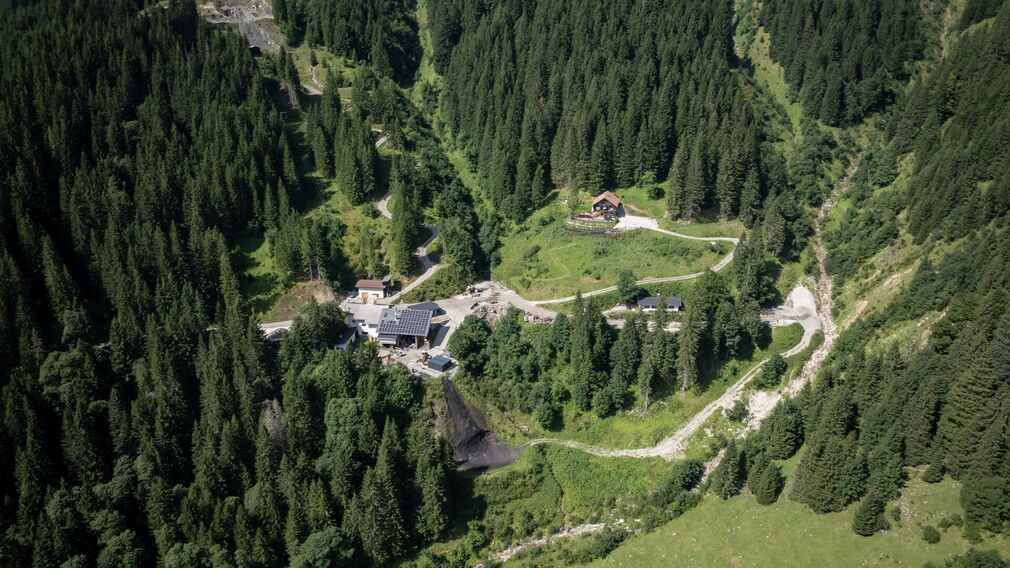 die Tiroler Steinöl® Brennerei im Bächental