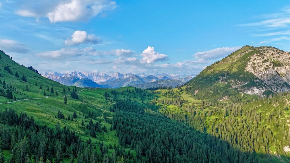 Aussicht vom Juifen auf die beeindruckende Bergwelt des Karwendel