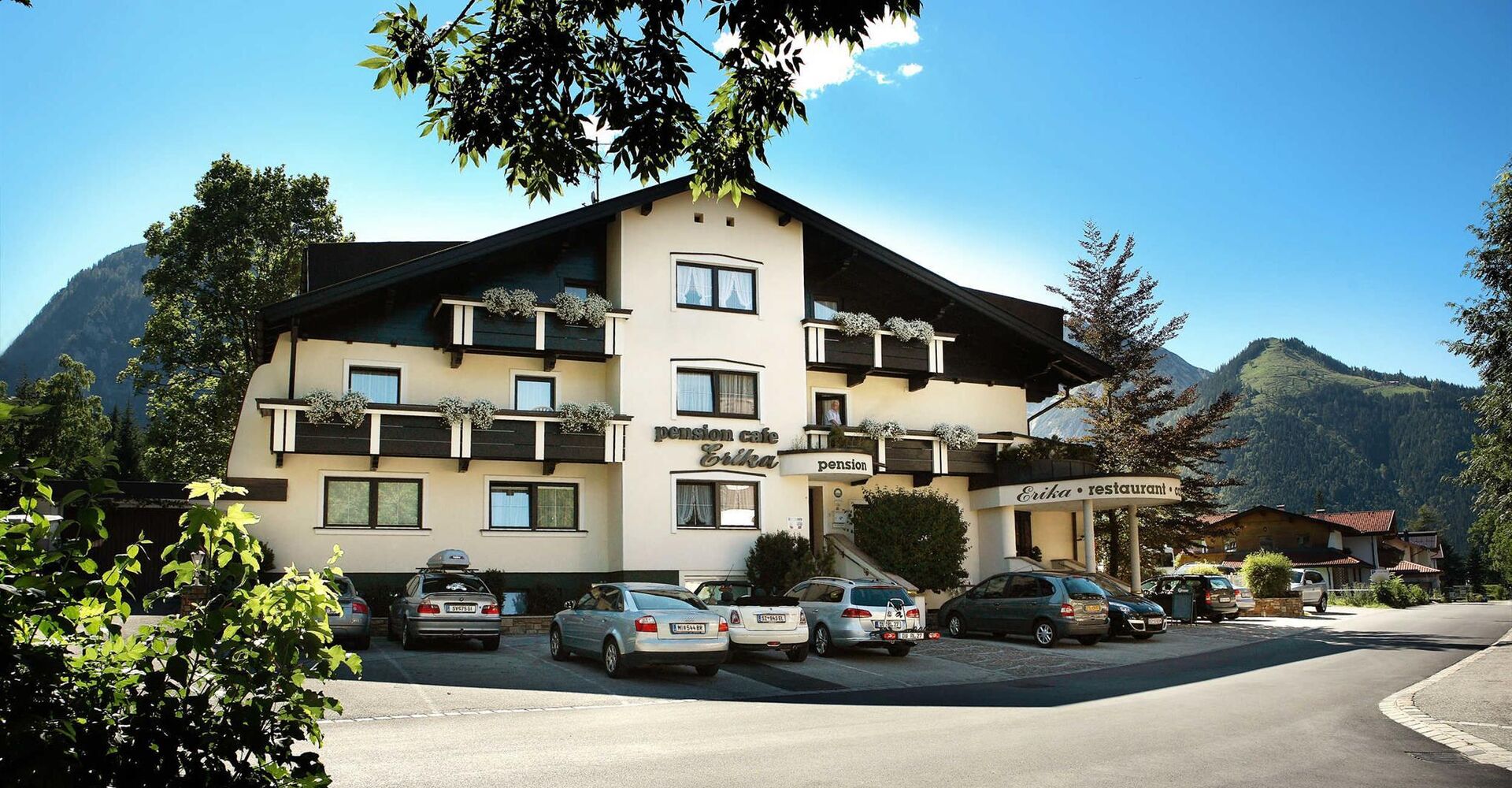 Café-Pension Erika - Hausansicht Sommer