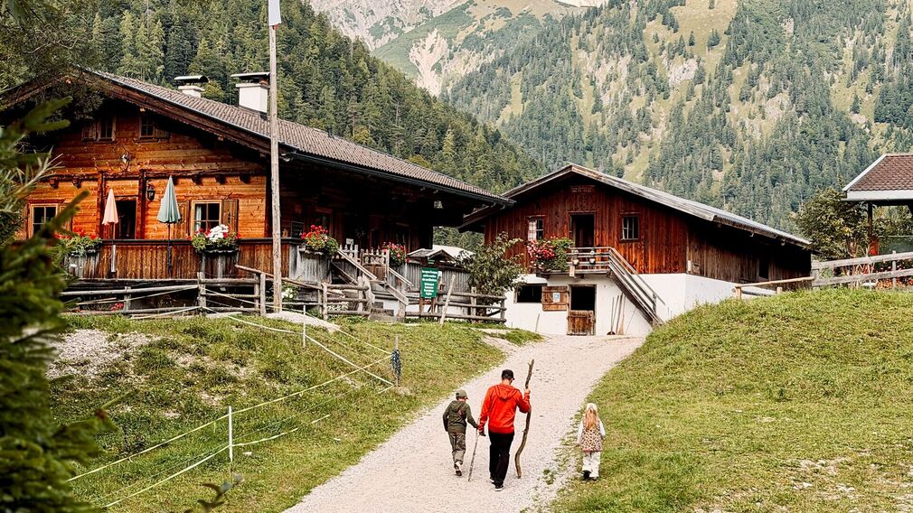 Sennhütte Pletzach - 600 Meter vor dem Almgasthaus Pletzachalm