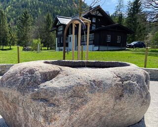 Brunnen gegenüber Hotel-Appartement Tristenau