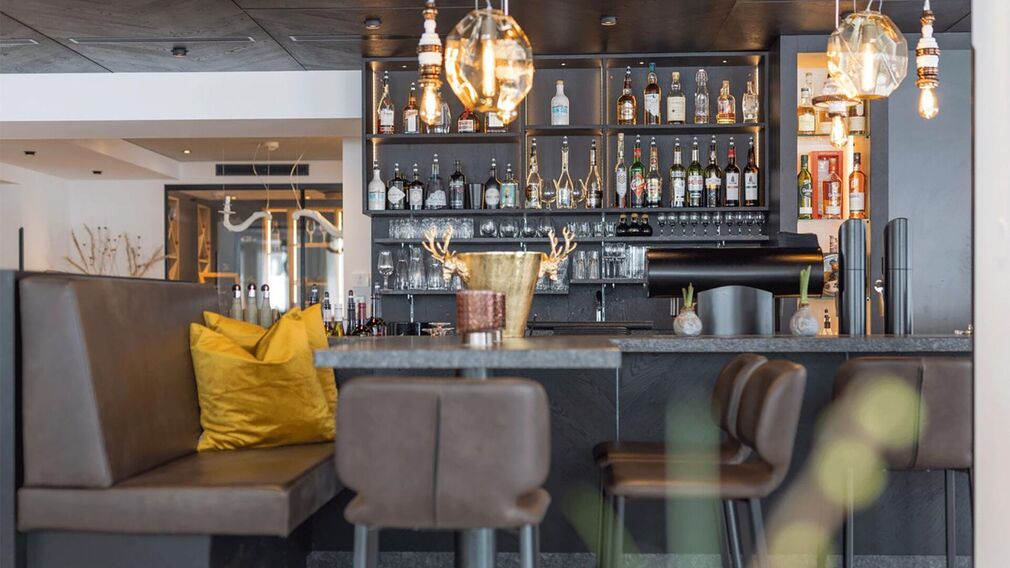 an ambience to linger - PostBar & Bistro