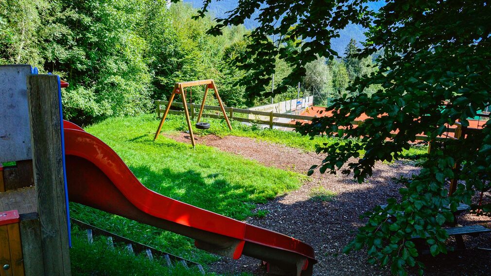 Kinderspielplatz Sportplatz Wiesing