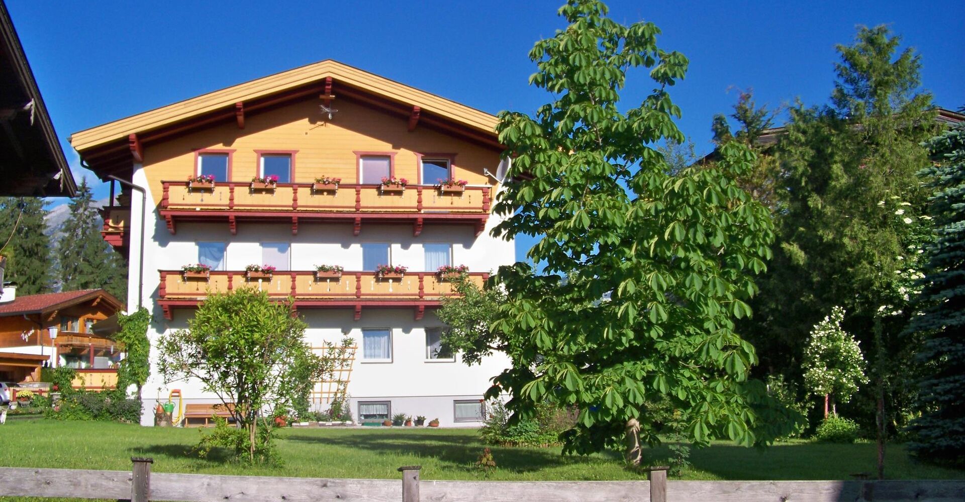 Appartements Waldfriede - Hausansicht Sommer
