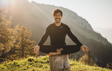 Sunrise Yoga am Rofan mit Marcel Clementi