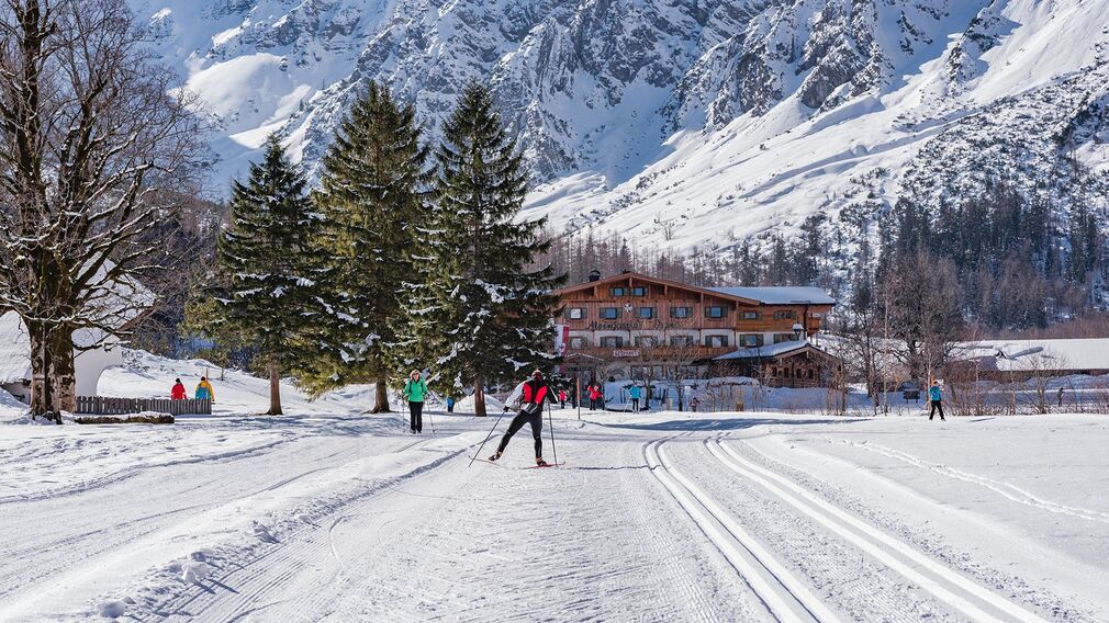 Pertisau – view into the Falzthurn Valley and of the freshly groomed Falzthurn–Gramai cross-country trail.