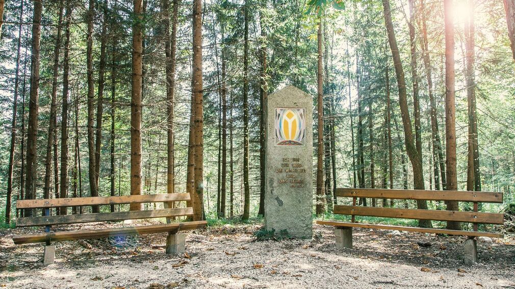 Grünangerlkapelle in Wiesing - sie gilt als Kraftort und ist einer der idyllischsten Kapellenplätze im Tiroler Unterland