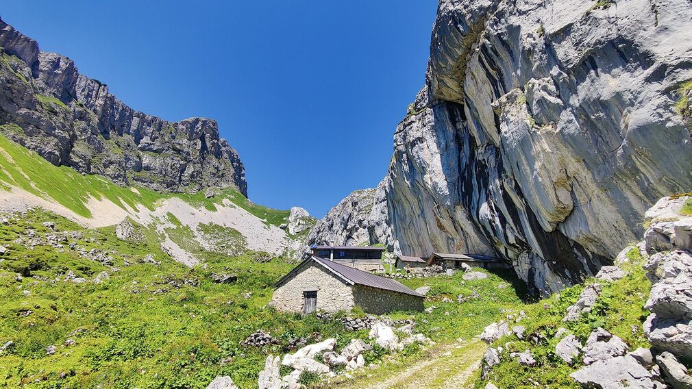 im Rofan vor Sagzahn und Schafsteigsattel mit Blick auf Rotspitz und Rosskopf