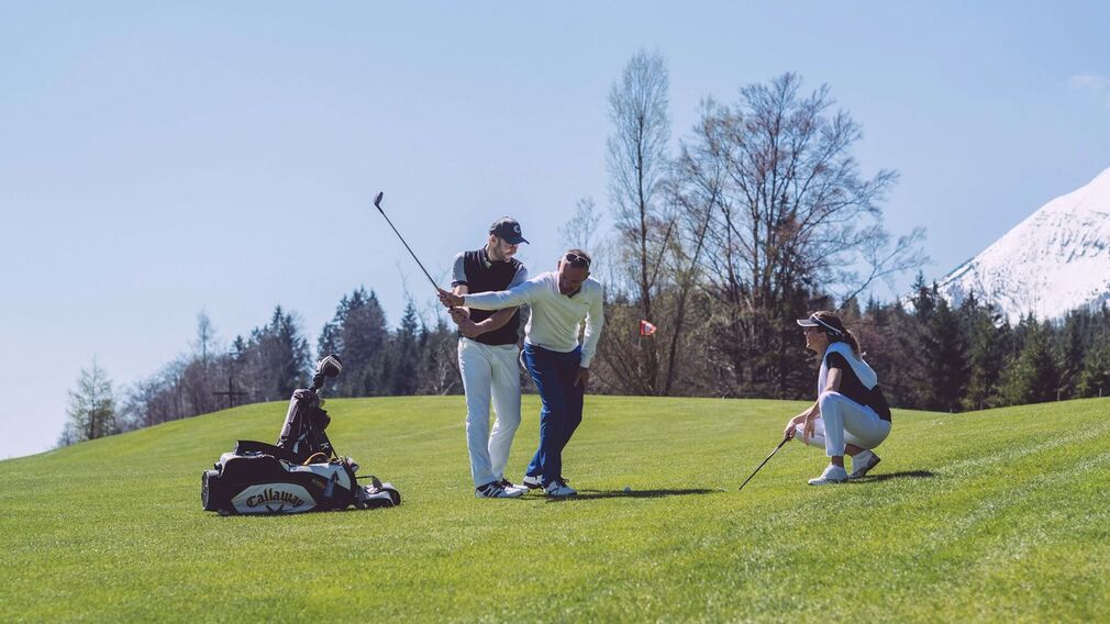 herbstliche Golfrunde am Golfplatz in Achenkirch