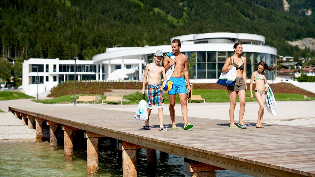 Badespaß mit der Familie im SEE-Bad im Atoll Achensee