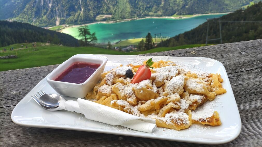 Dalfaz Alm mit Ausblick aufs Karwendel