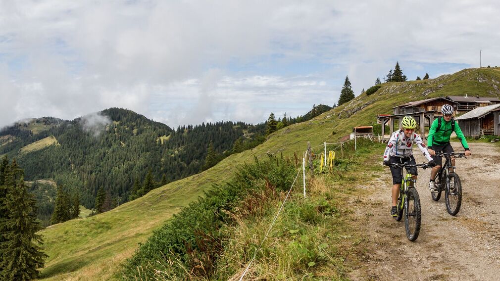 im Hintergrund die Blaubergalm