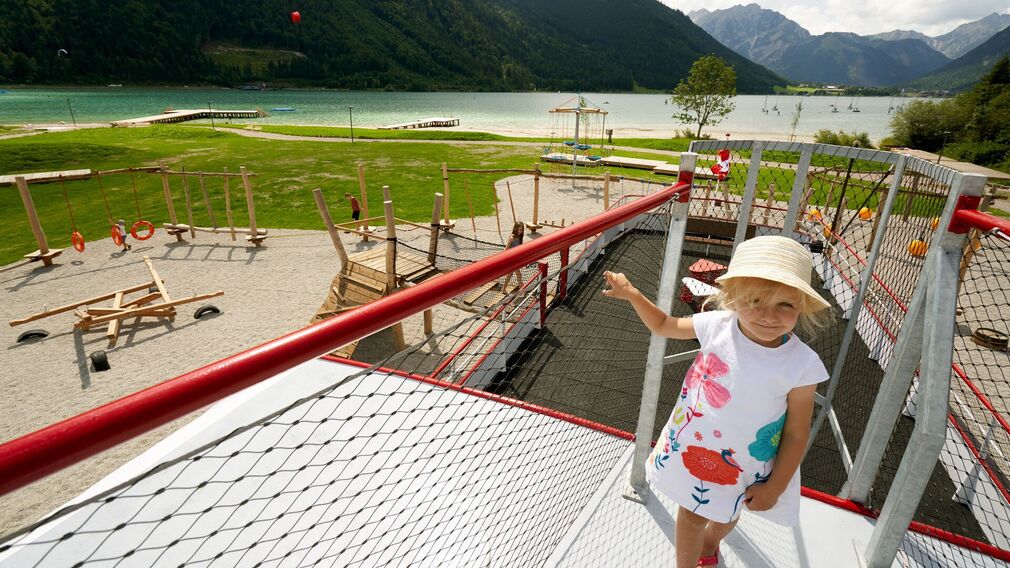 Badespaß mit der Familie im SEE-Bad im Atoll Achensee