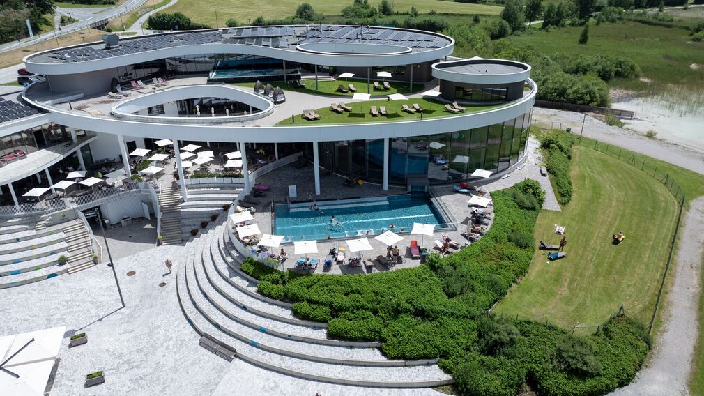 Relax in the Finnish sauna, 85° C to 90° C