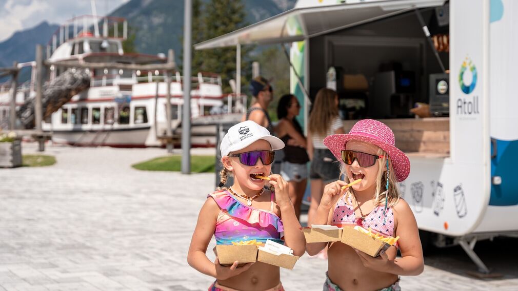 Badespaß mit der Familie im SEE-Bad im Atoll Achensee