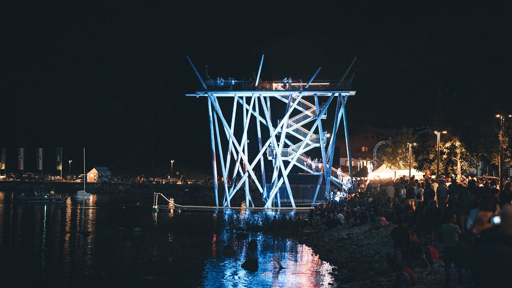 view of the viewing platform at the entrance to Pertisau