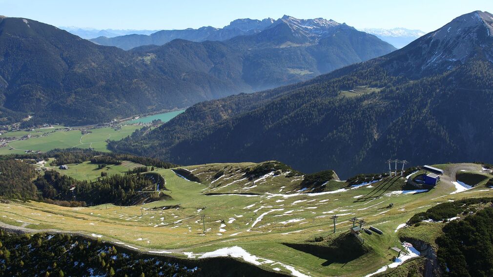 Blick auf Skigebiet Christlum mit Eingang ins Unterautal